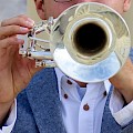 Bildausschnitt eines Trompetenspielers